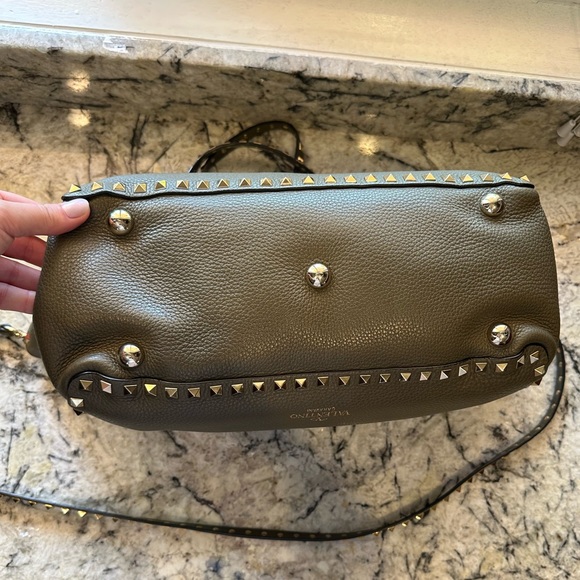 SOLD!!!! Valentino Medium Rockstud Leather Tote - Picture 12 of 16